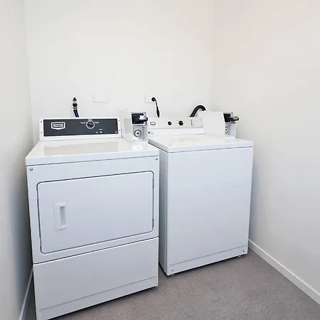 Cozy Studio With Heat Pump & Parking Near Hospital Hamilton Exterior photo
