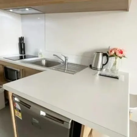 Cozy Studio With Heat Pump & Parking Near Hospital Hamilton Exterior photo
