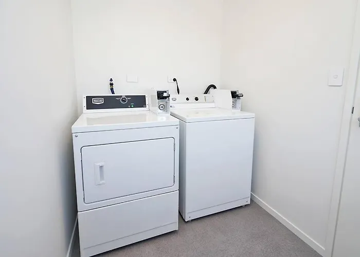 Cozy Studio With Heat Pump & Parking Near Hospital