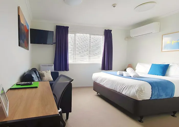Cozy Studio With Heat Pump & Parking Near Hospital