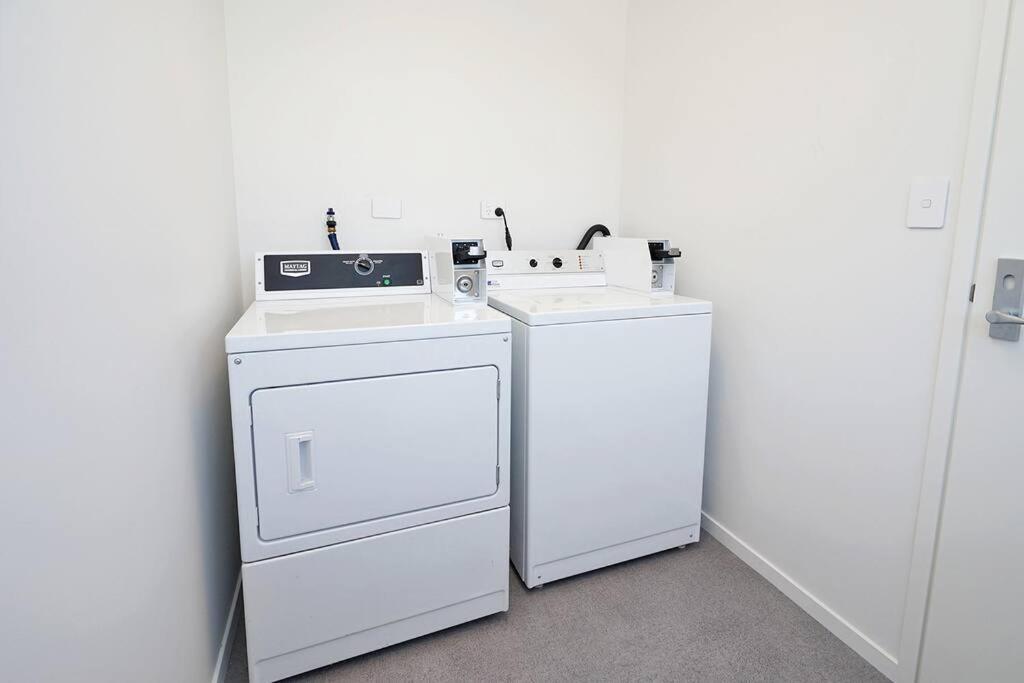 Apartment Cozy With Heat Pump & Parking Near Hospital Hamilton