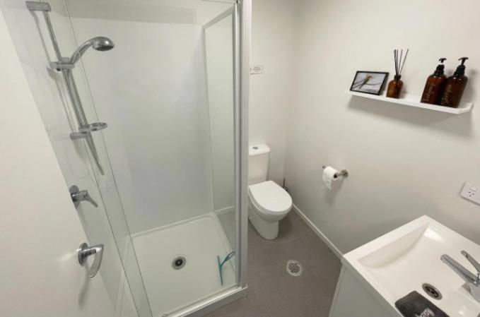 Cozy With Heat Pump & Parking Near Hospital Apartment *
